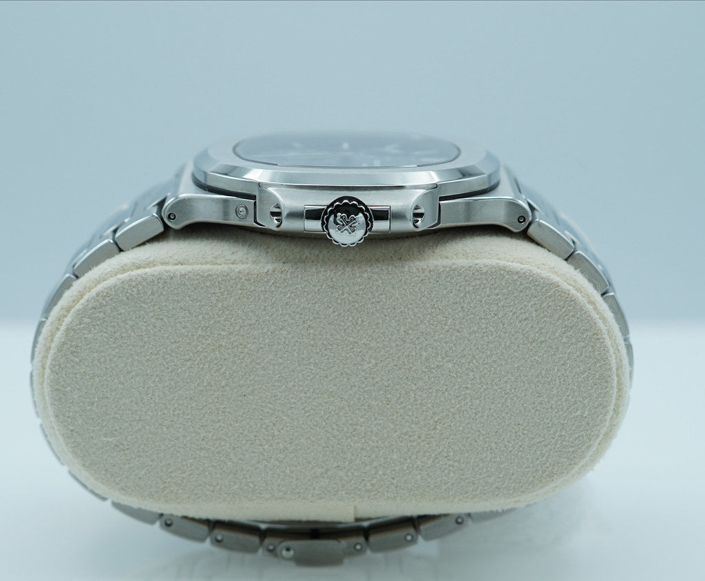Patek Philippe 5712/1A Nautilus Steel Blue Dial Moonphase – 2022 Full Set