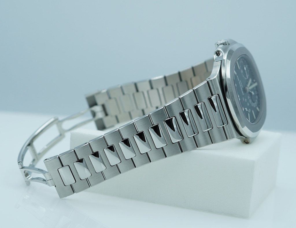 Patek Philippe 5712/1A Nautilus Steel Blue Dial Moonphase – 2022 Full Set
