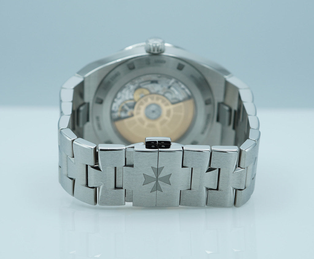 Vacheron Constantin Overseas 4000V Moonphase Retrograde Blue Dial – 2025 Boutique Exclusive