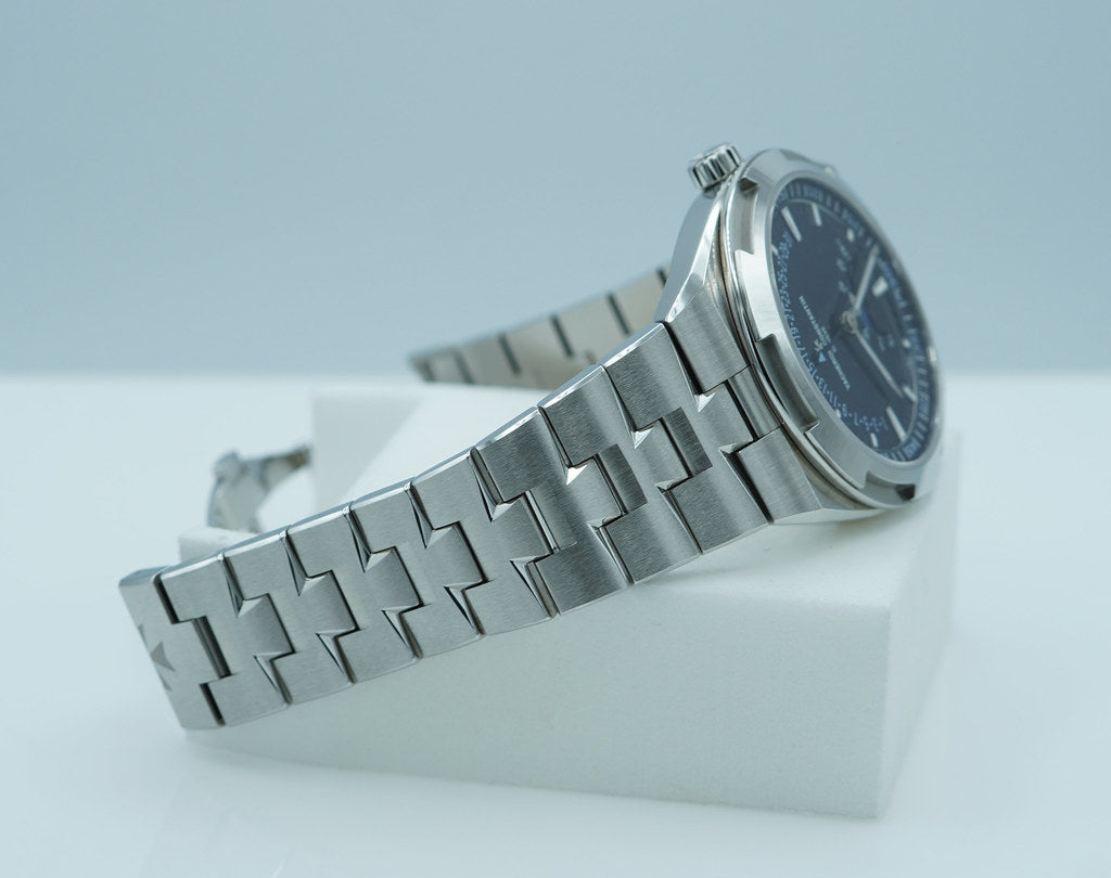 Vacheron Constantin Overseas 4000V Moonphase Retrograde Blue Dial – 2025 Boutique Exclusive