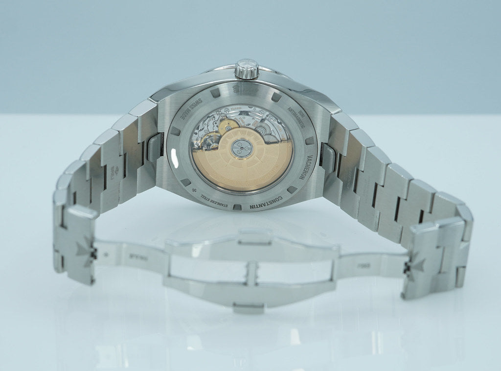 Vacheron Constantin Overseas 4000V Moonphase Retrograde Blue Dial – 2025 Boutique Exclusive